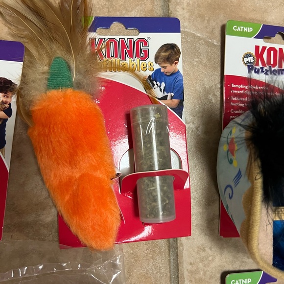 New cats toys and treats value $80 - Picture 10 of 11